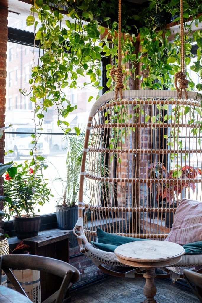 Hangende meubels en opbergplekken – 5 prachtige voorbeelden