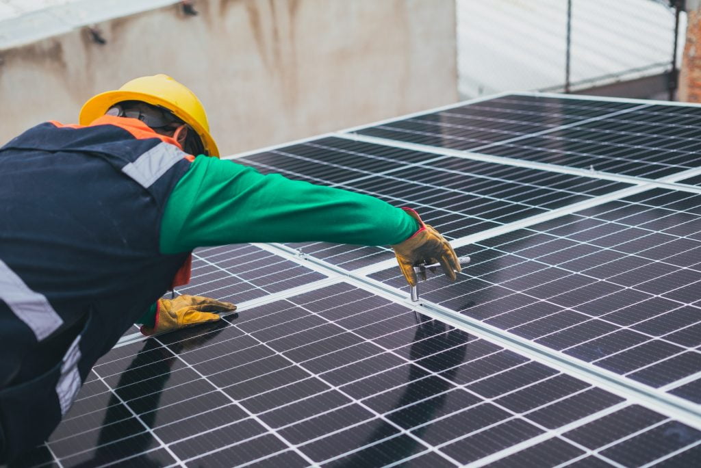 Is het verstandig om nu nog te investeren in zonnepanelen?