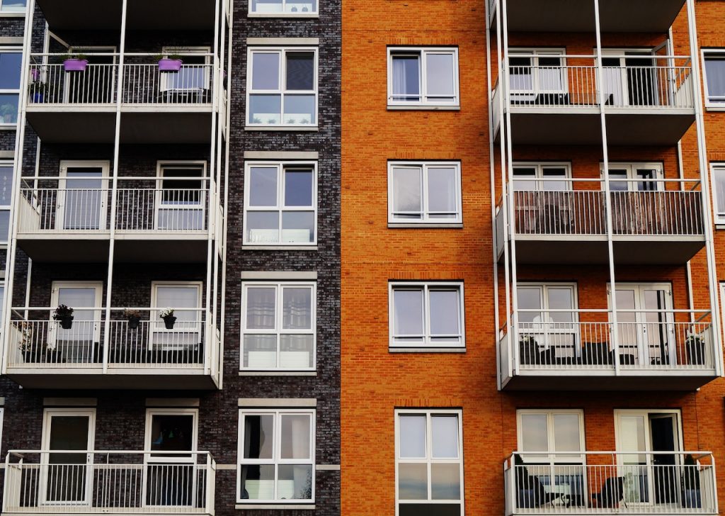Haal het maximale uit jouw balkon deze zomer: tips voor een gezellige en efficiënte buitenruimte