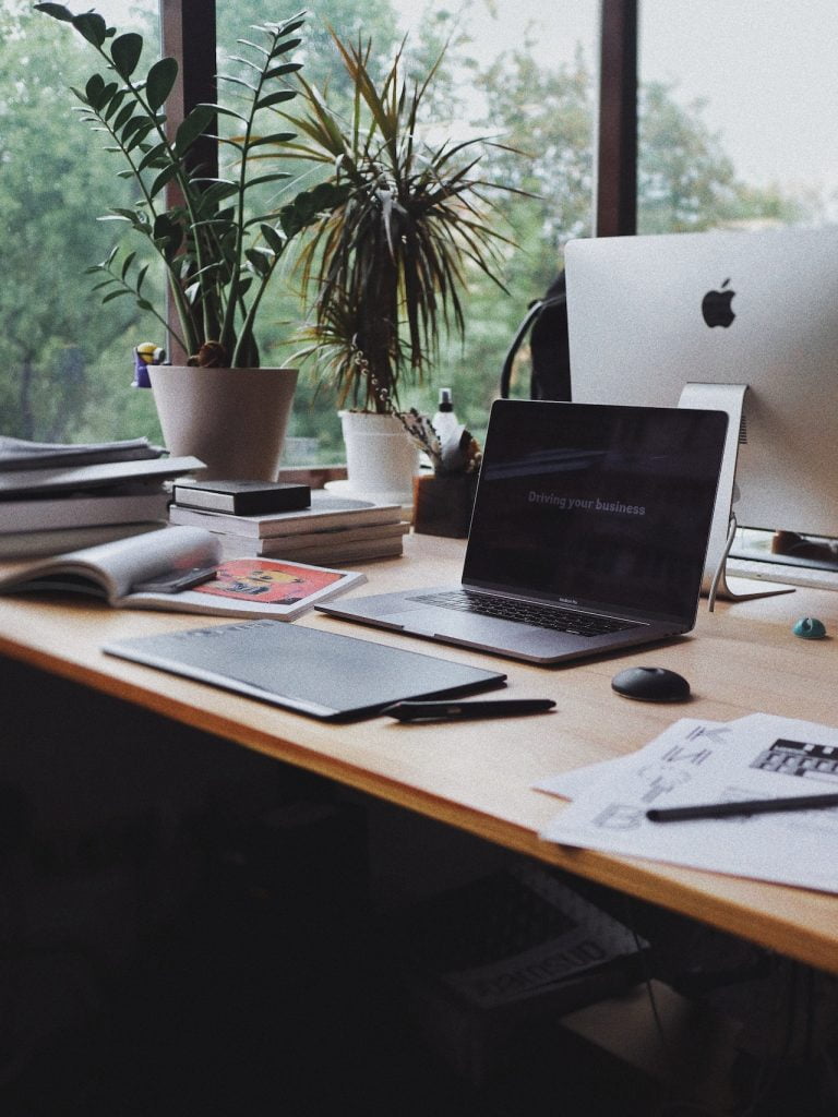 Invloed uitoefenen op de maatschappij vanaf je bureau